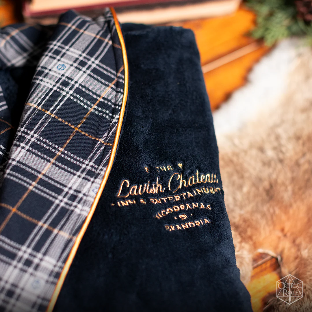 Lavish Chateau Bathrobe - Image 9