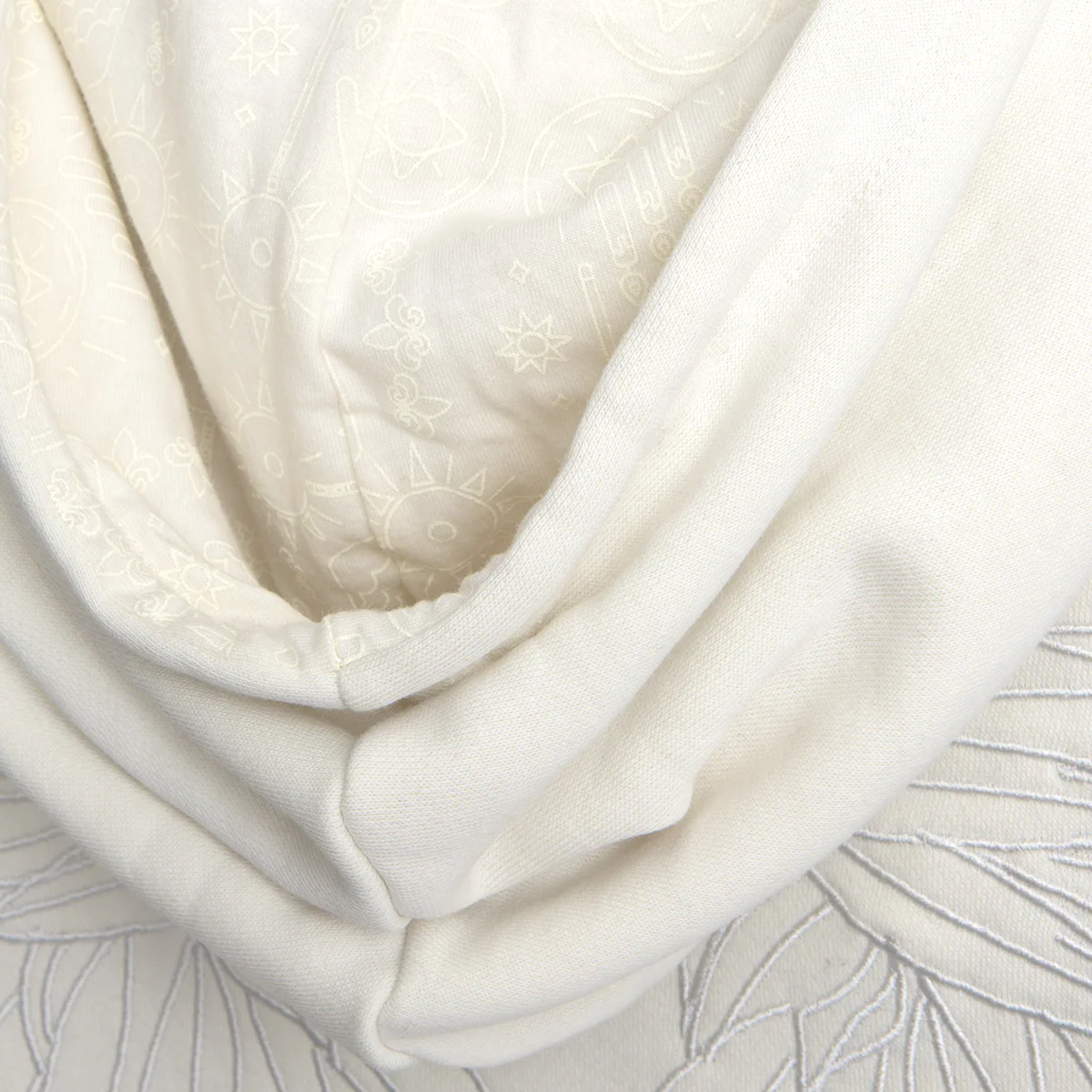 Vox Machina Collection: Pike Trickfoot Everlight Hoodie - Image 10